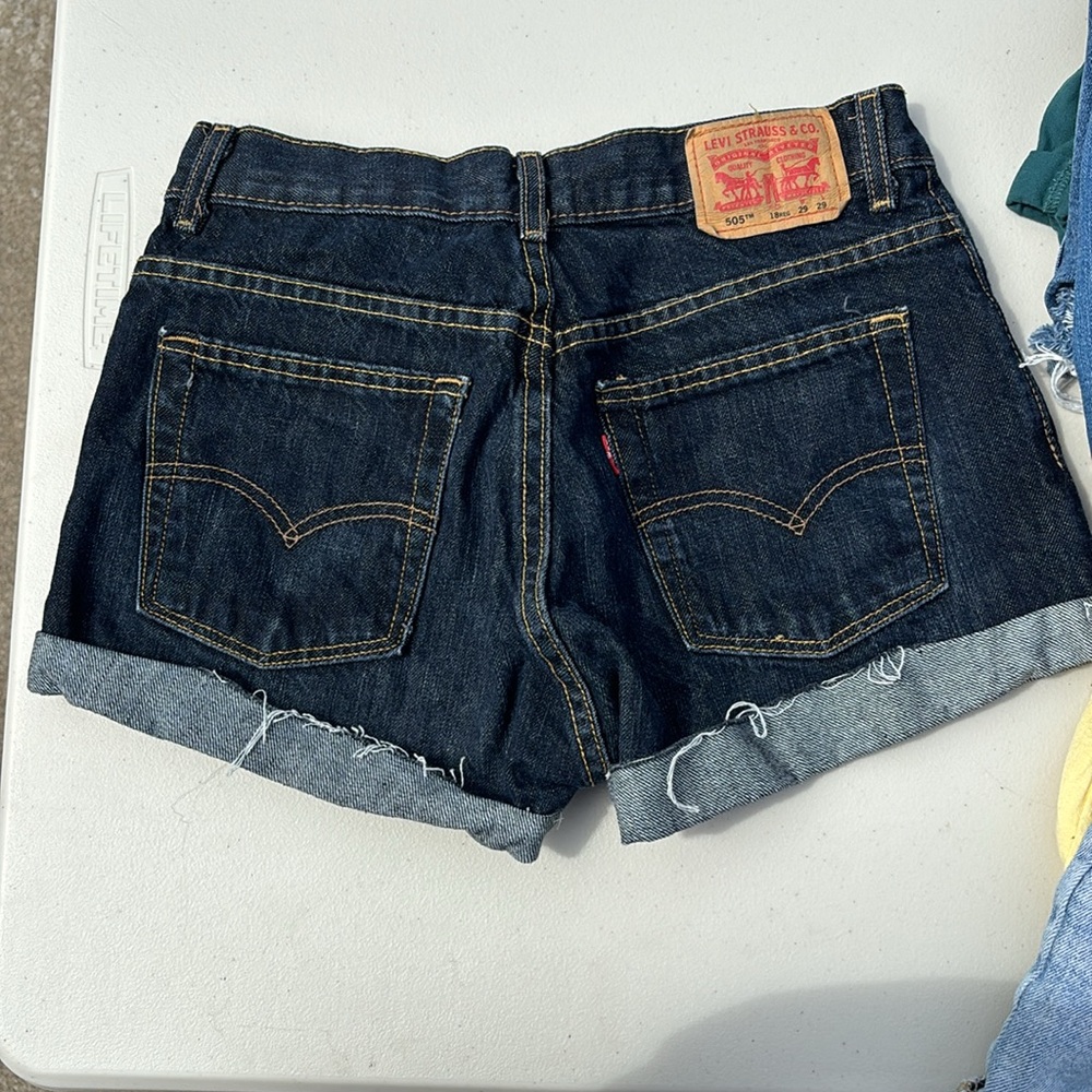 Levi’s - Picture 2 of 2